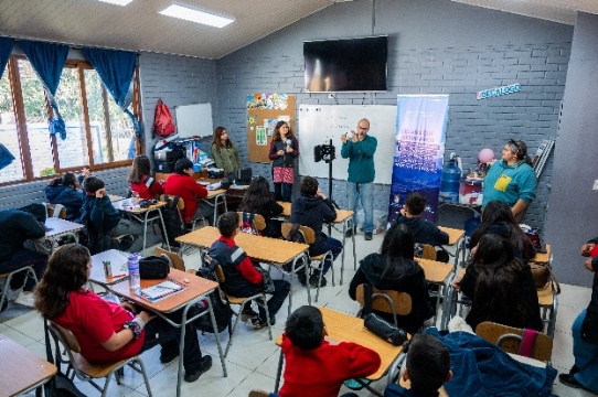 Actividad educativa en la Escuela Ema Lobos
